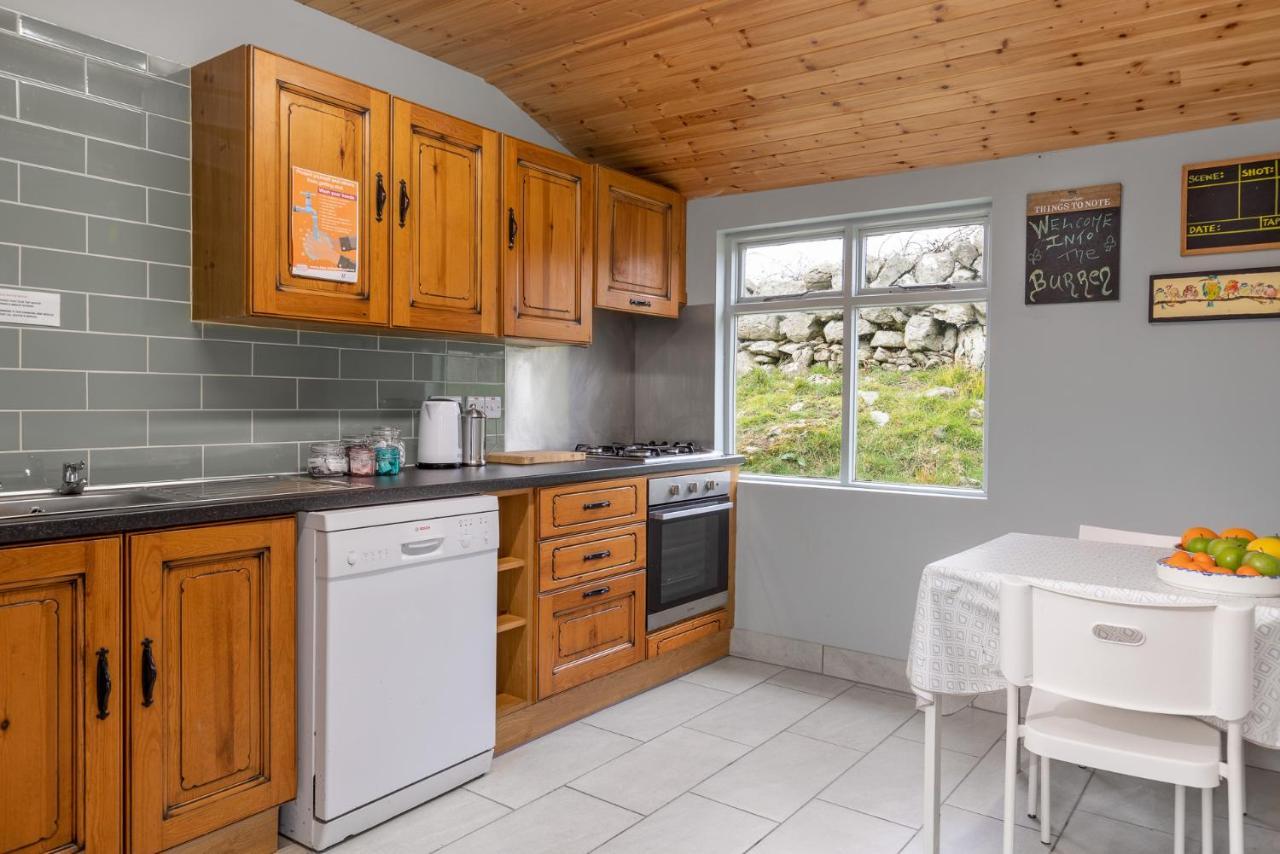 Отель Into The Burren Murroogh Экстерьер фото