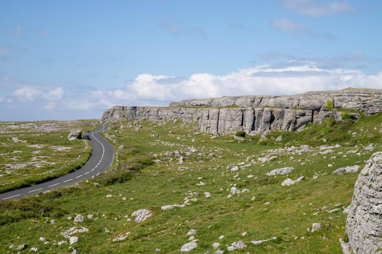 Отель Into The Burren Murroogh Экстерьер фото