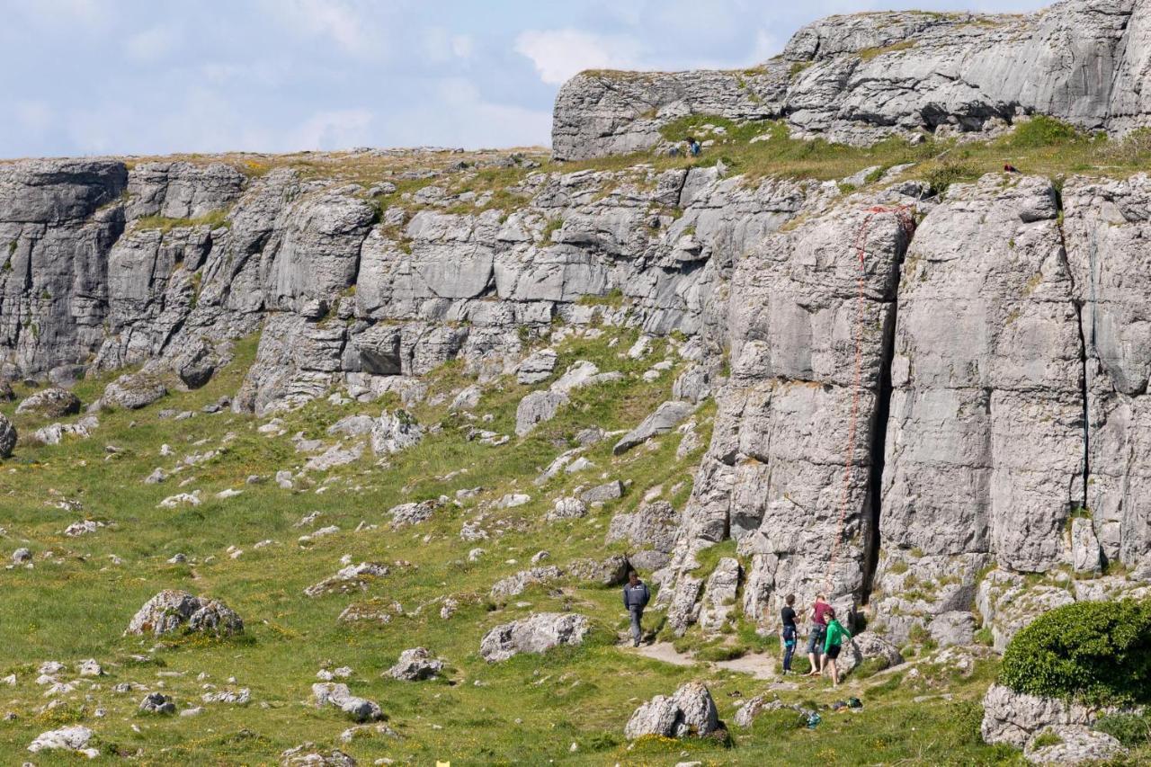 Отель Into The Burren Murroogh Экстерьер фото