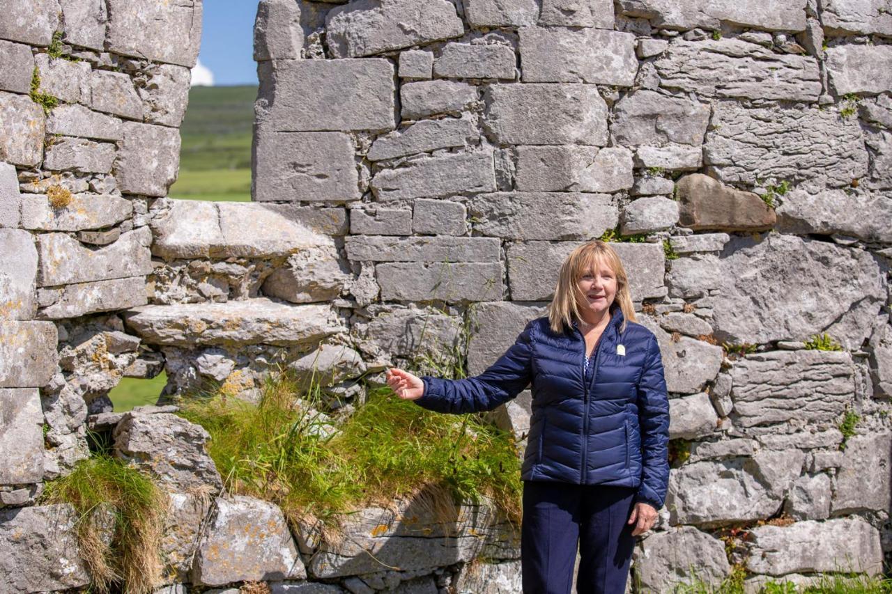 Отель Into The Burren Murroogh Экстерьер фото