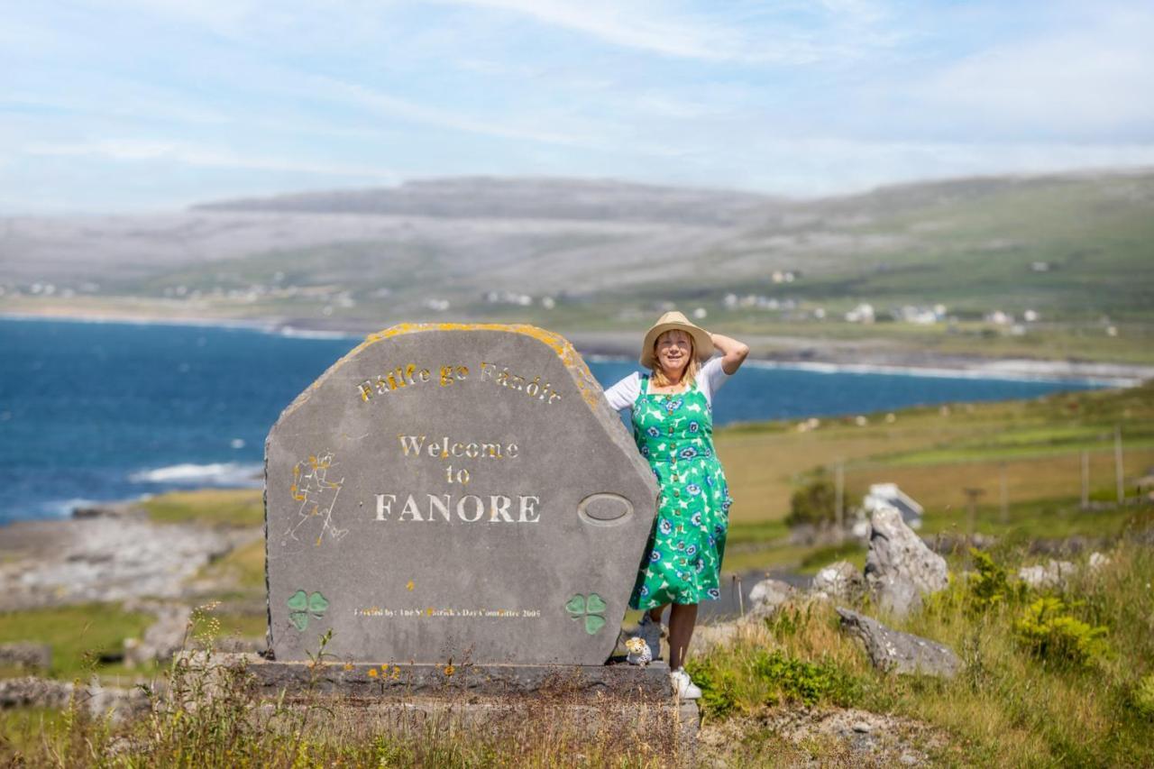 Отель Into The Burren Murroogh Экстерьер фото
