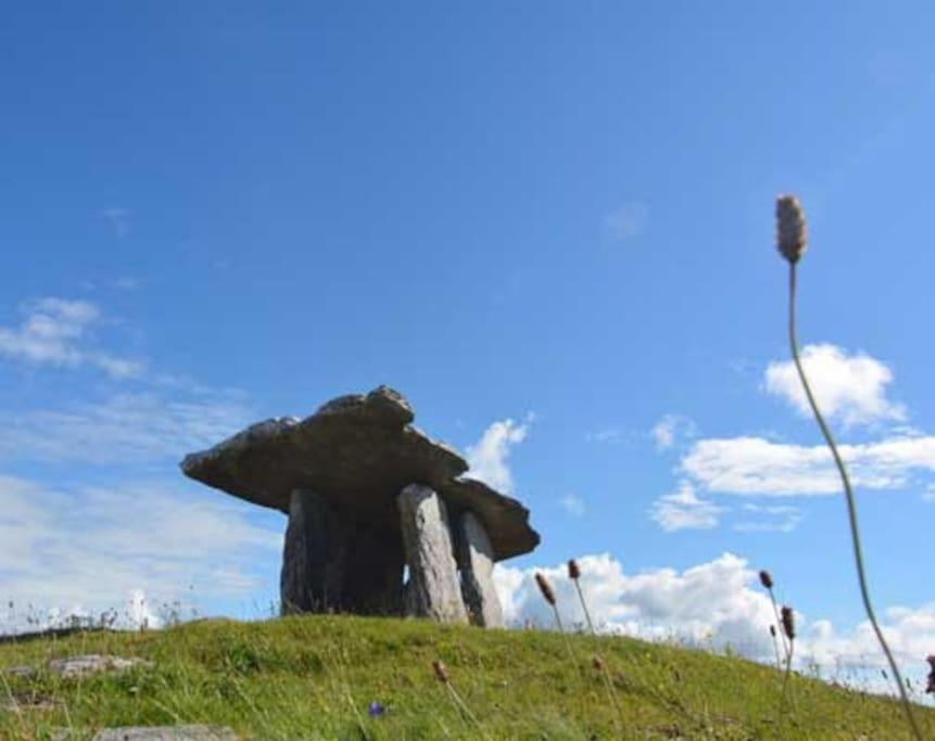 Отель Into The Burren Murroogh Экстерьер фото