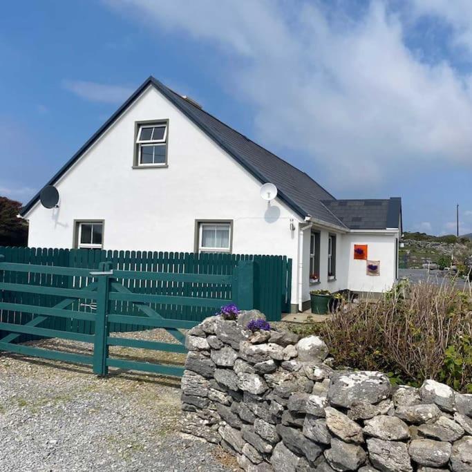 Отель Into The Burren Murroogh Экстерьер фото