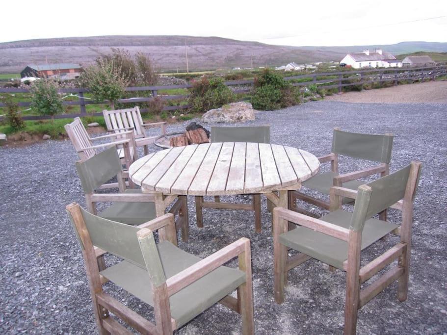 Отель Into The Burren Murroogh Экстерьер фото