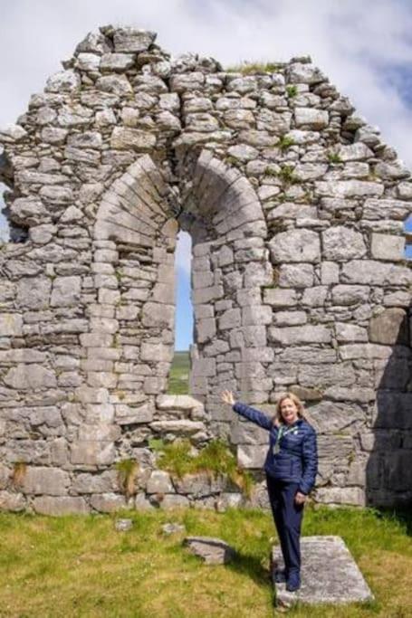 Отель Into The Burren Murroogh Экстерьер фото