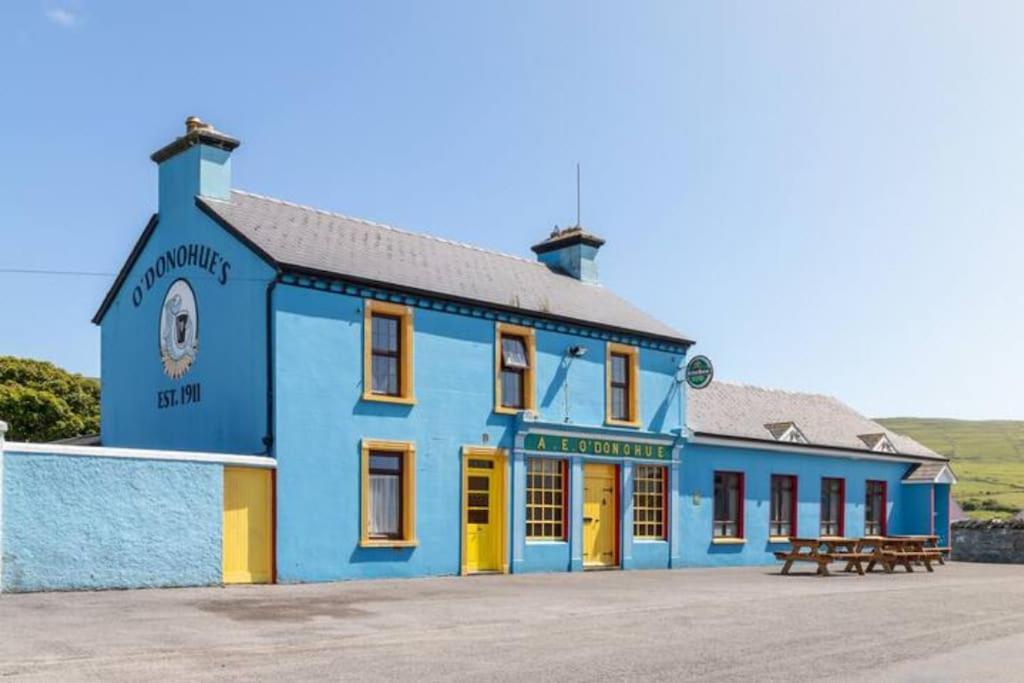 Отель Into The Burren Murroogh Экстерьер фото