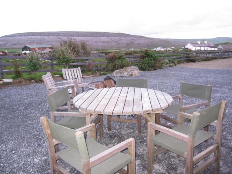 Отель Into The Burren Murroogh Экстерьер фото